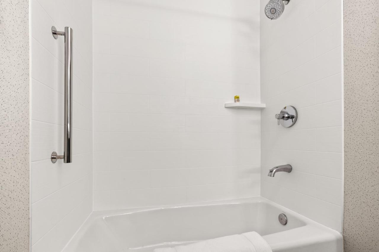 Holiday Inn Express & Suites - Suisun City By Ihg Экстерьер фото