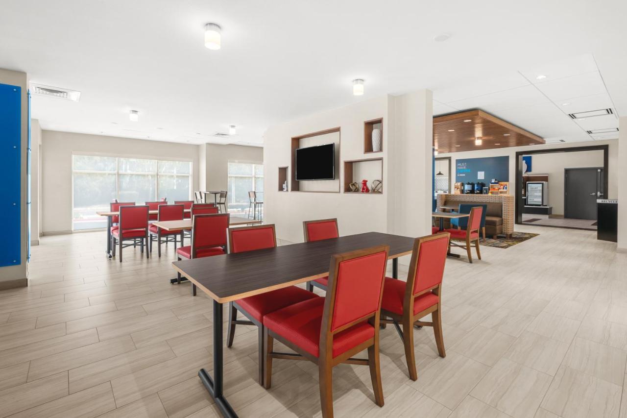 Holiday Inn Express & Suites - Suisun City By Ihg Экстерьер фото