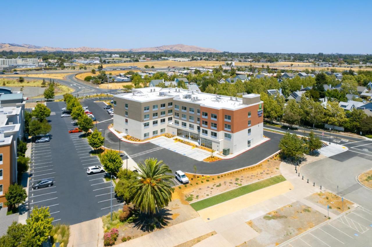 Holiday Inn Express & Suites - Suisun City By Ihg Экстерьер фото